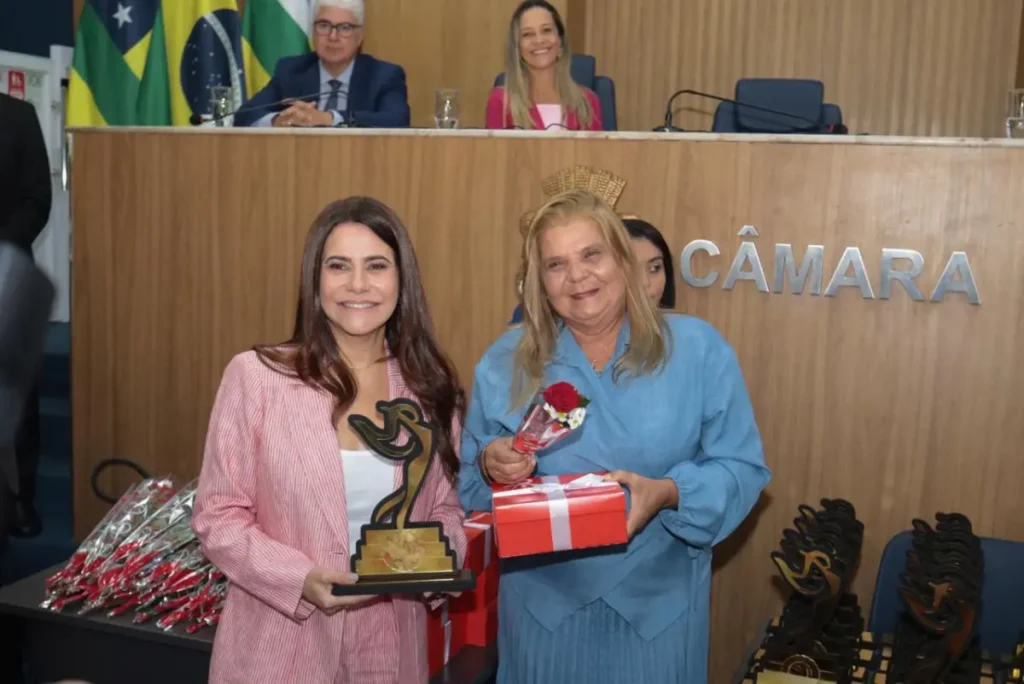 Deputada Yandra Moura é homenageada em evento do Mês da Mulher na Câmara de Aracaju