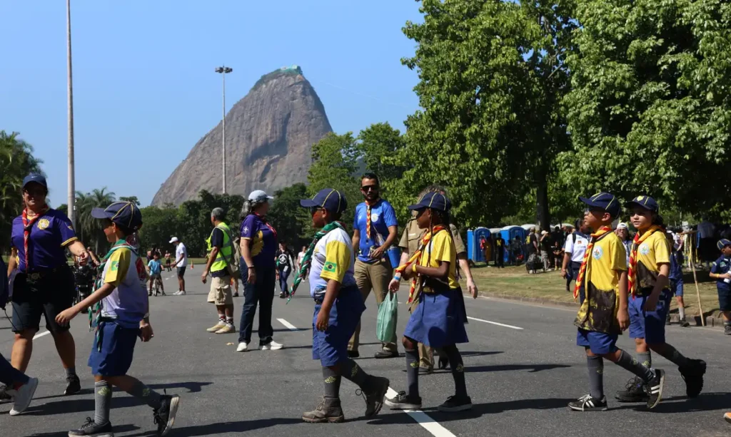 Movimento escoteiro reúne mais de 4 mil pessoas no Rio