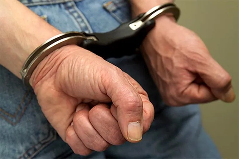 Polícia Civil prende homem em flagrante por agressão e violação de medida protetiva em Poço Verde