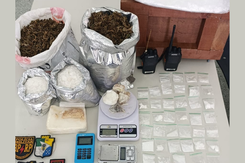 PM apreende grande quantidade de drogas em imóvel apontado como ponto de tráfico em Pirambu