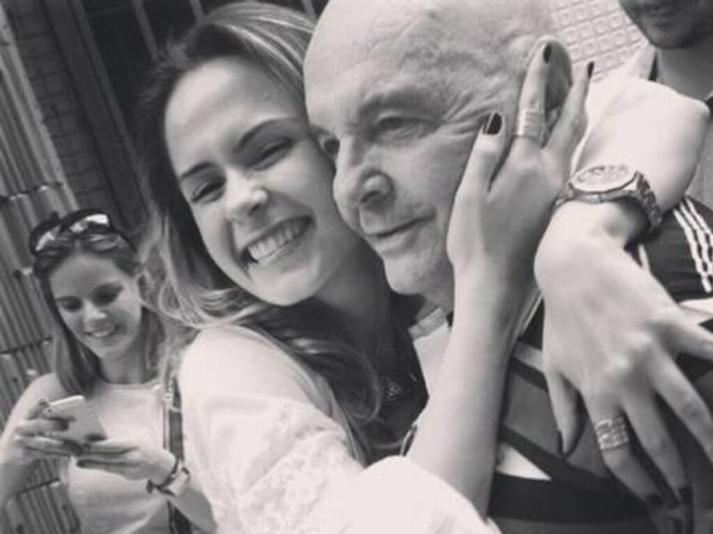 Família diz que pedido do pai motivou decisão de manter Ana Paula no BBB após sua morte