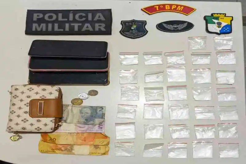 Mulher é presa por tráfico após tentativa de fuga e PM apreende 31 embalagens tipo ziplock em Lagarto