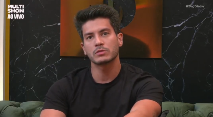 Arthur Aguiar reage a comparação de Juliano Floss sobre desempenho no BBB26