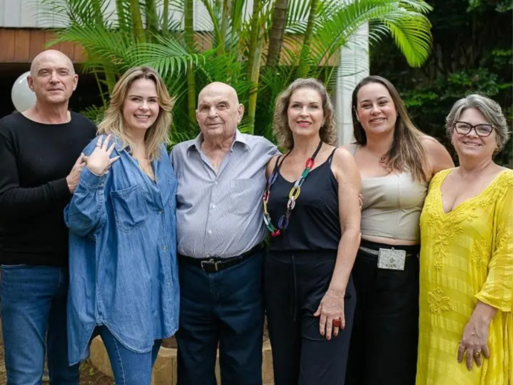 Irmão de Ana Paula fala sobre possibilidade de adiar velório após morte do pai