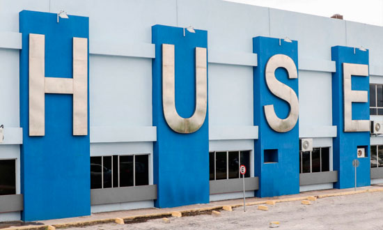 Mulher baleada após discussão com o companheiro no 18 do Forte recebe alta do Huse