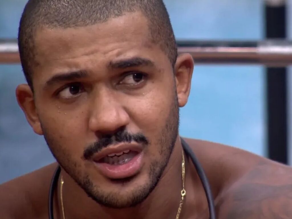 Equipe de Matheus Moreira diz que ex-BBB não foi notificado sobre denúncia de homofobia