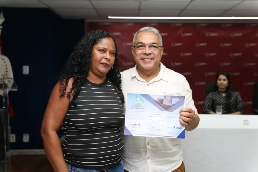 Assistidos pelo Projeto Caminhos para a Dignidade recebem certificados de qualificação