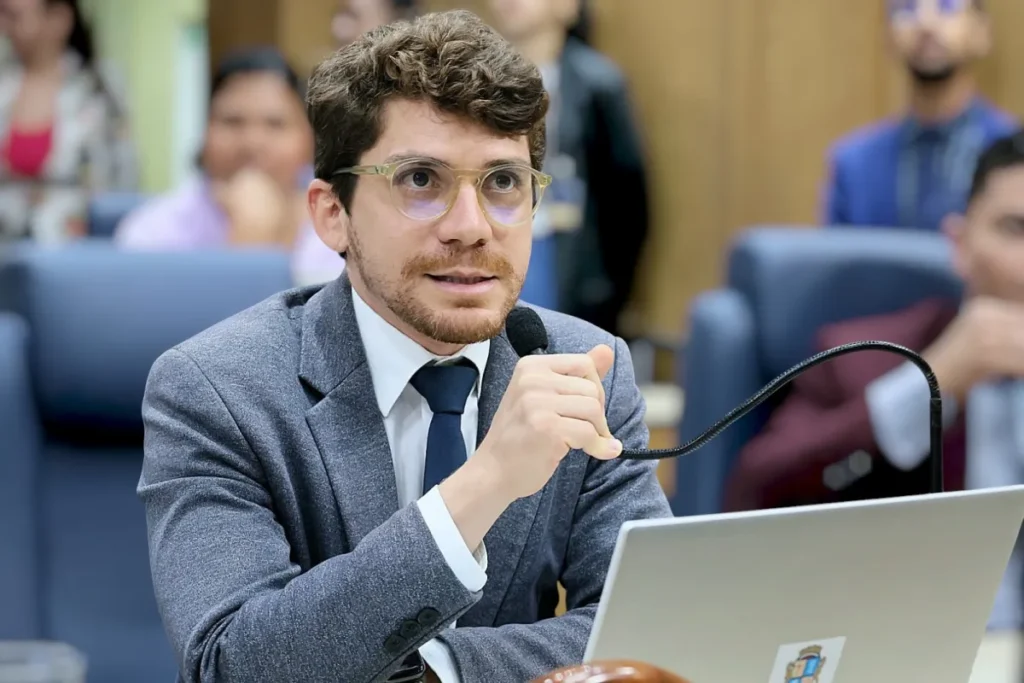 Vereador Breno Garibalde deixa Rede, se filia ao PSB e anuncia pré-candidatura a deputado federal
