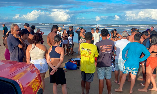 Suspeito de importunação sexual é linchado por banhistas na Praia da Aruana