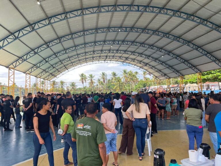 Sob forte comoção, família morta em acidente na SE-226 é velada em Japaratuba