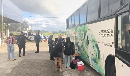Polícia apreende drogas em ônibus com torcedores do Santa Cruz em ação na BR-101