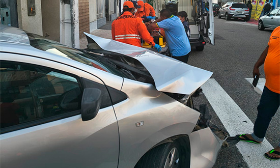 Colisão entre três veículos deixa seis feridos no Centro de Aracaju