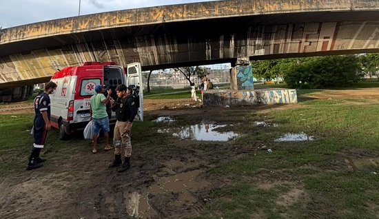 Motociclista cai da ponte Aracaju/Barra após bater em mureta