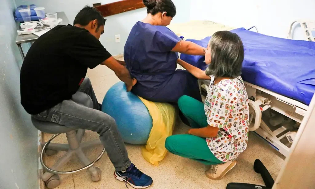 Regulamentação da profissão de doula amplia integração da categoria ao SUS