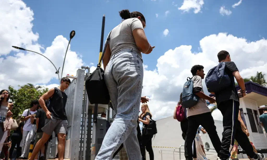 MEC divulga nova convocação da lista de espera do Fies para 1º semestre de 2026