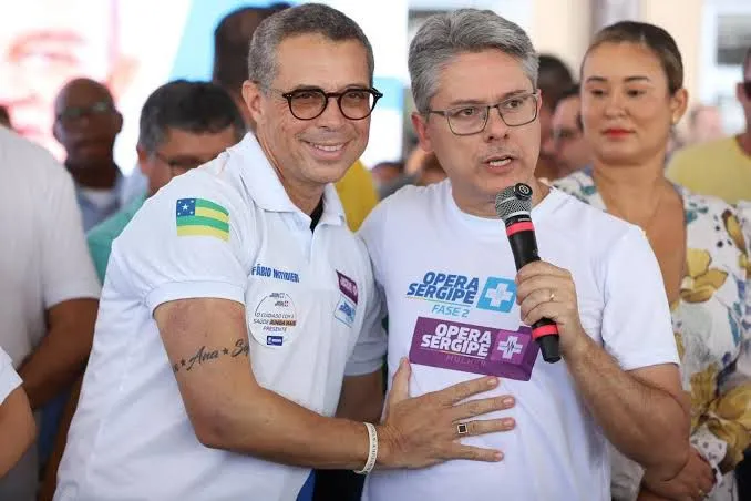 Governador de Sergipe, Fábio Mitidieri, manifesta apoio a Alessandro Vieira após reação ao relatório da CPI