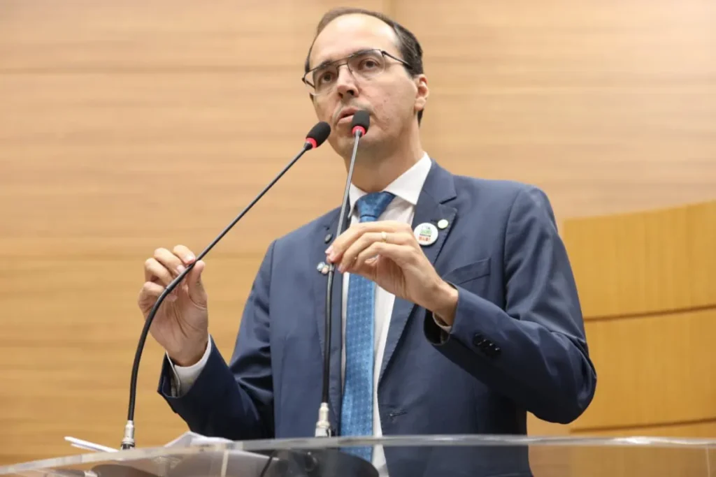 Deputado Georgeo questiona possibilidade de reajuste na tarifa da Iguá após alta prevista na energia