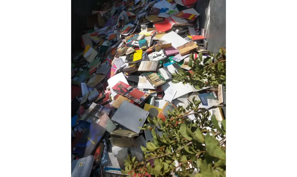 Prefeitura de Osasco descarta centenas de livros da Biblioteca Municipal Monteiro Lobato
