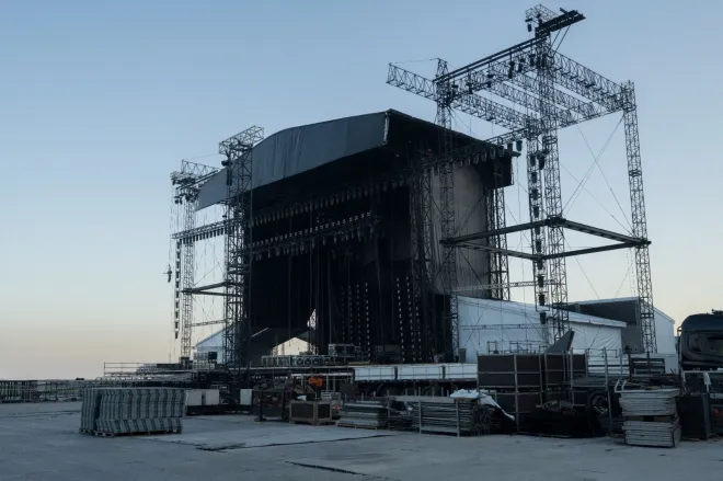 Tragédia em Copacabana: Operário morre em acidente na montagem do palco de Shakira