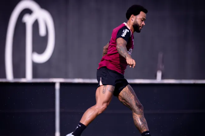 Fica o Holandês: Corinthians define estratégia para renovar com Memphis Depay