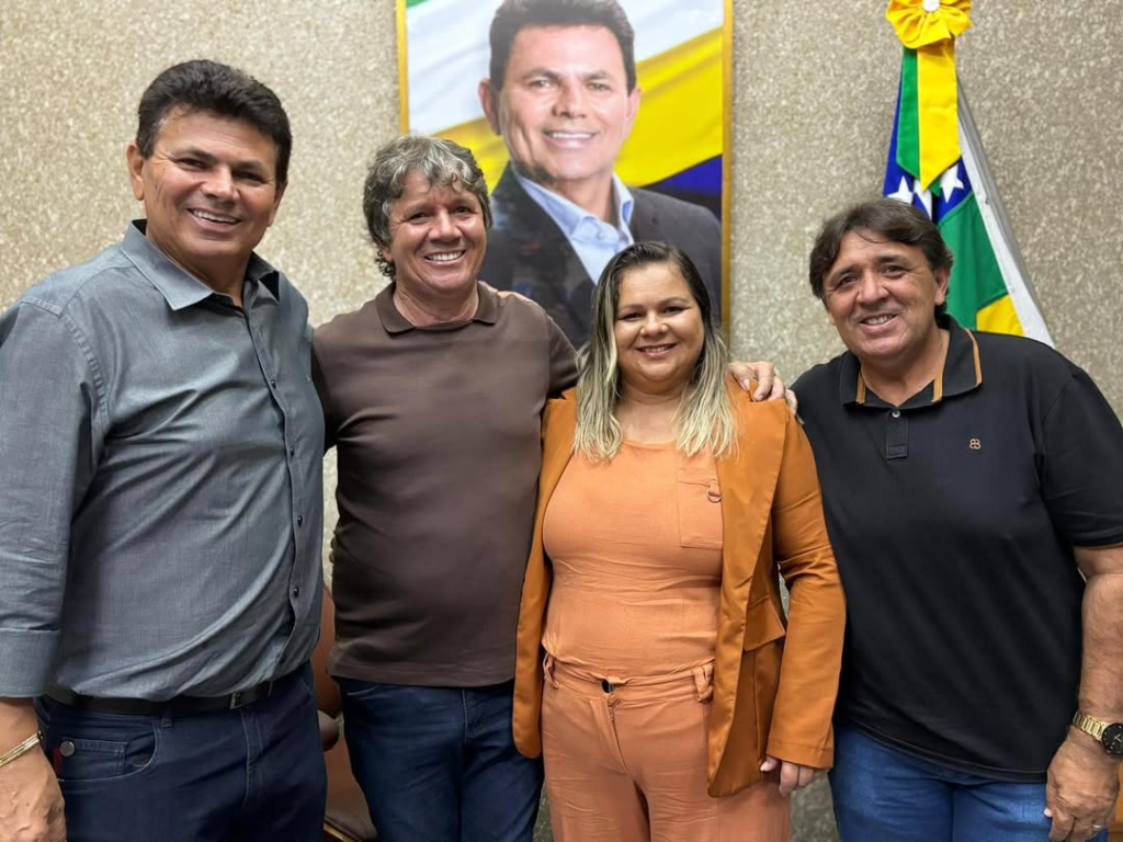 Katiane de Verso, Valmir de Francisquinho e prefeito Zequinha assinam ordens de serviço no Santa Mônica