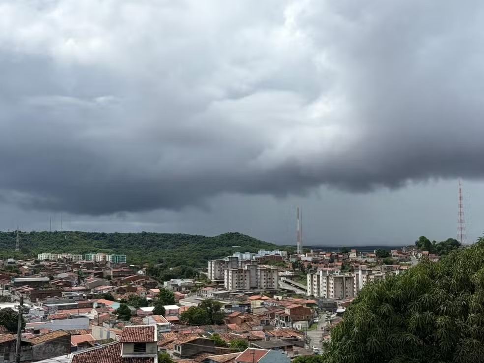 Defesa Civil emite alerta de chuvas moderadas e trovoadas para Sergipe nesta terça