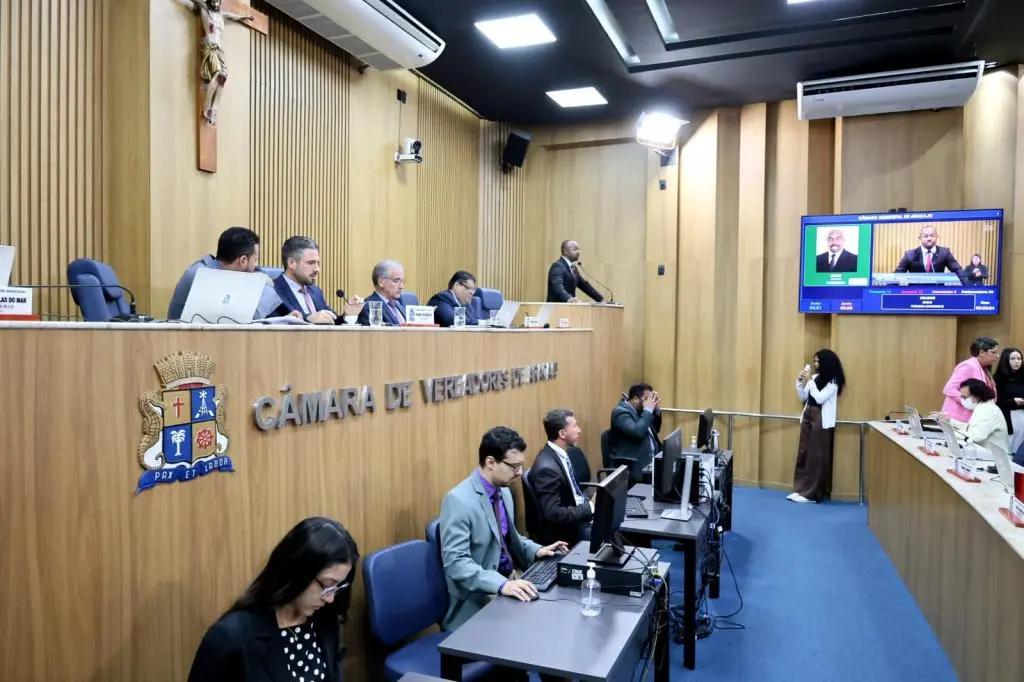 Câmara de Aracaju aprova benefício financeiro para estudantes da EJA; projeto segue para sanção
