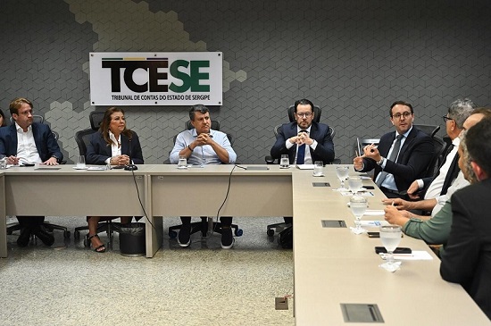 TCE reúne órgãos para discutir preservação de capela na Praia do Saco