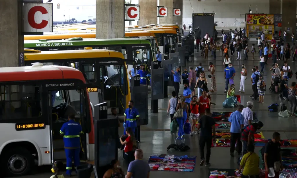 Estudo diz que tarifa zero nas 27 capitais poderia injetar R$ 60,3 bilhões por ano e agir como novo Bolsa Família