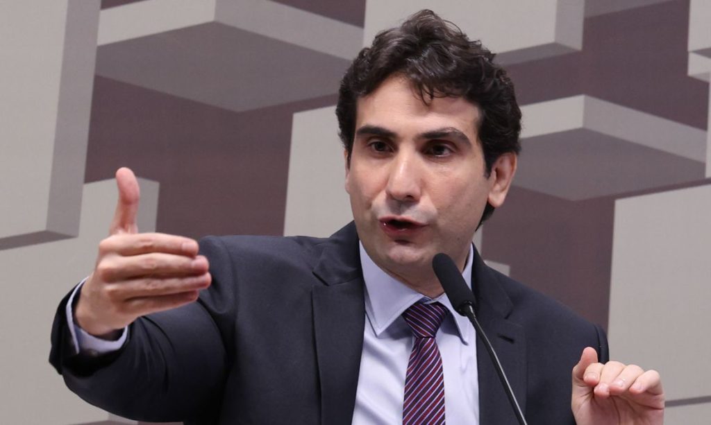 Galípolo diz que criação de novas carteiras pelo Banco Master sinalizou problema ao BC