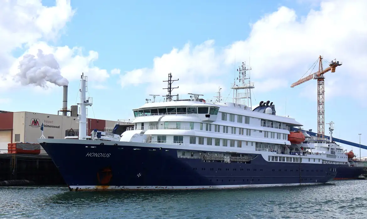 2026-05-04t062510z_87233319_rc2njea5itp6_rtrmadp_3_cruiseship-hantavirus-1