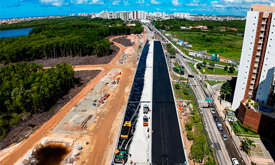 Viaduto do Complexo Viário Senadora Maria do Carmo Alves inicia pavimentação asfáltica