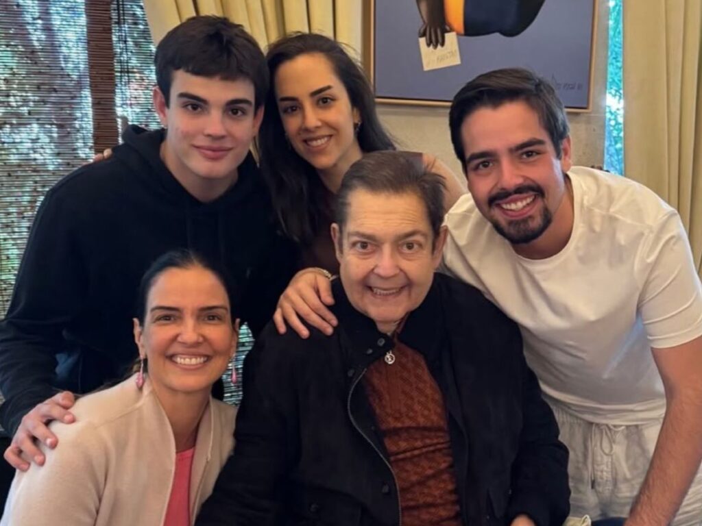 Faustao-com-os-filhos-e-a-esposa-