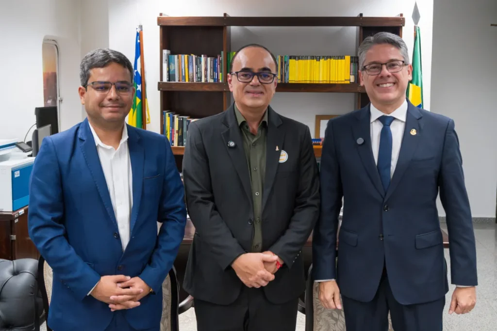 Prefeito de Simão Dias reafirma apoio a Alessandro Vieira em encontro durante Marcha dos Prefeitos