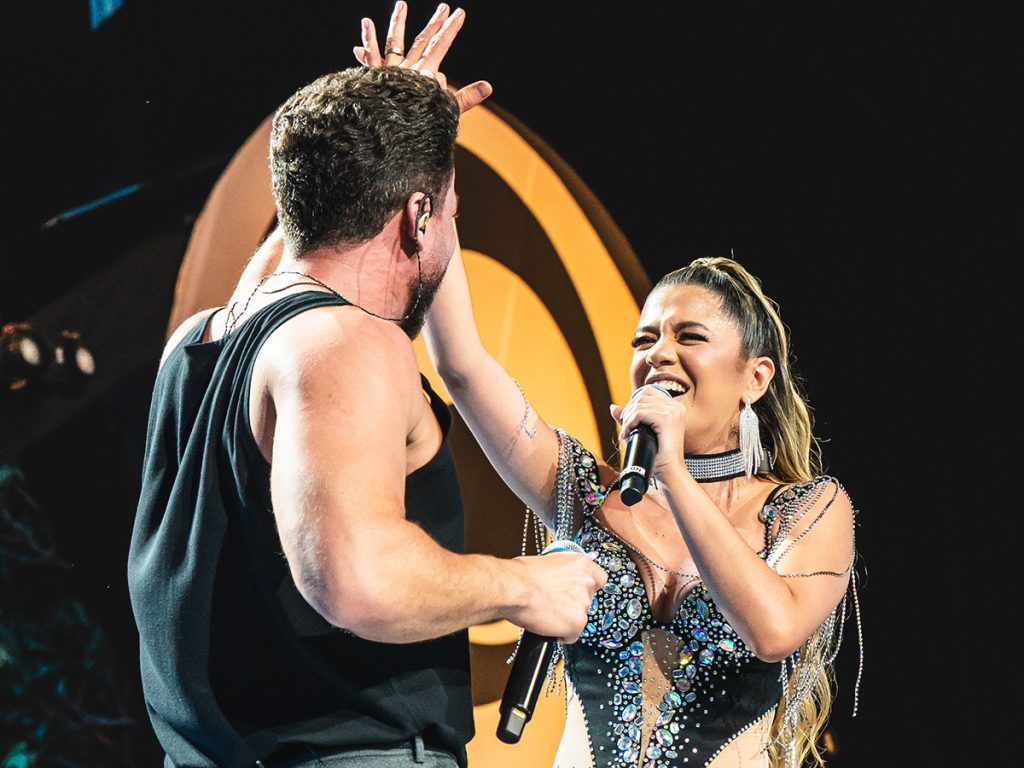 Yasmin Sensação brinda o público com pocket show gratuito em Aracaju