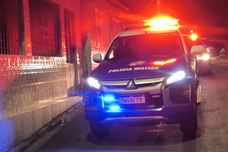 Mulher é levada à delegacia por suspeita de abandono de cinco crianças no Bairro Santa Maria, em Aracaju