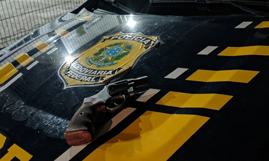 PRF prende motorista alcoolizado em Nossa Senhora do Socorro com revólver .38 1 PRF-detem-condutor-alcoolizado-e-com-arma-de-fogo-em-Socorro-foto-prf