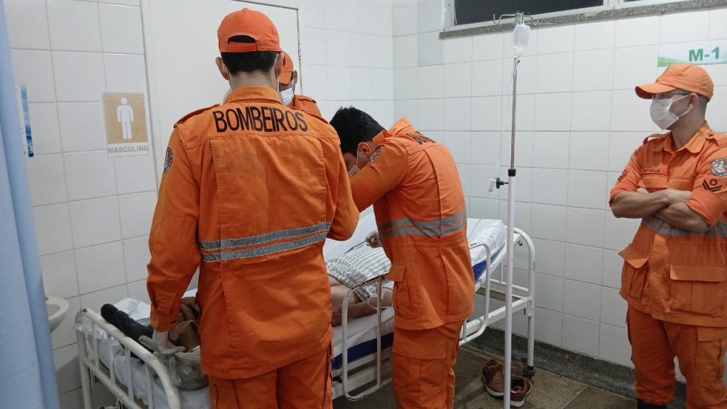 Idoso de 84 anos passa por cirurgia de emergência após aliança ficar presa em local inacreditável
