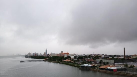Volume de chuva pode chegar a 50 mm em Aracaju neste sábado