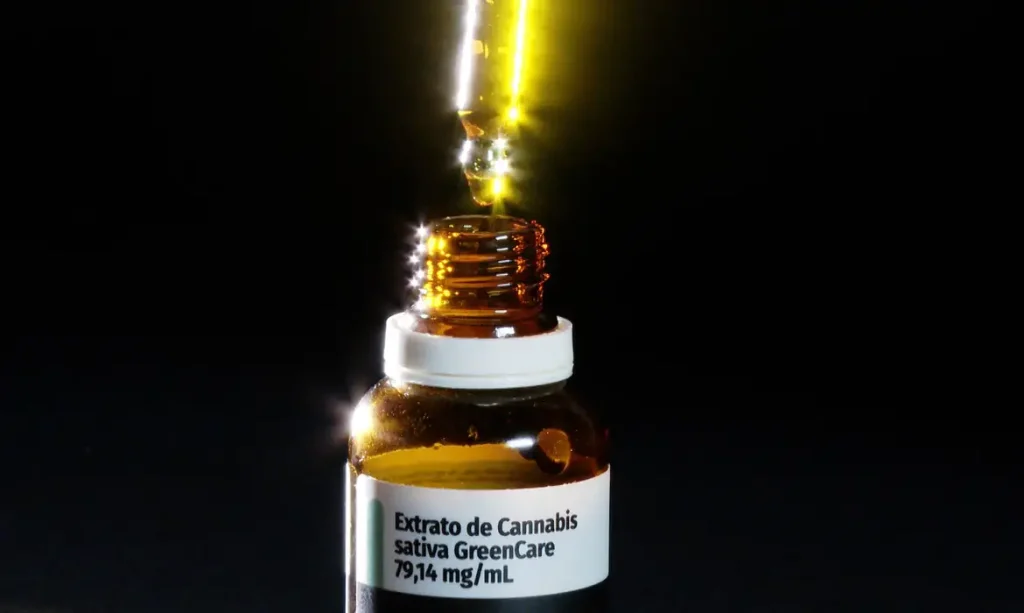 extrato_de_cannabis_e_utilizado_para_dores_fisicas_e_mentais