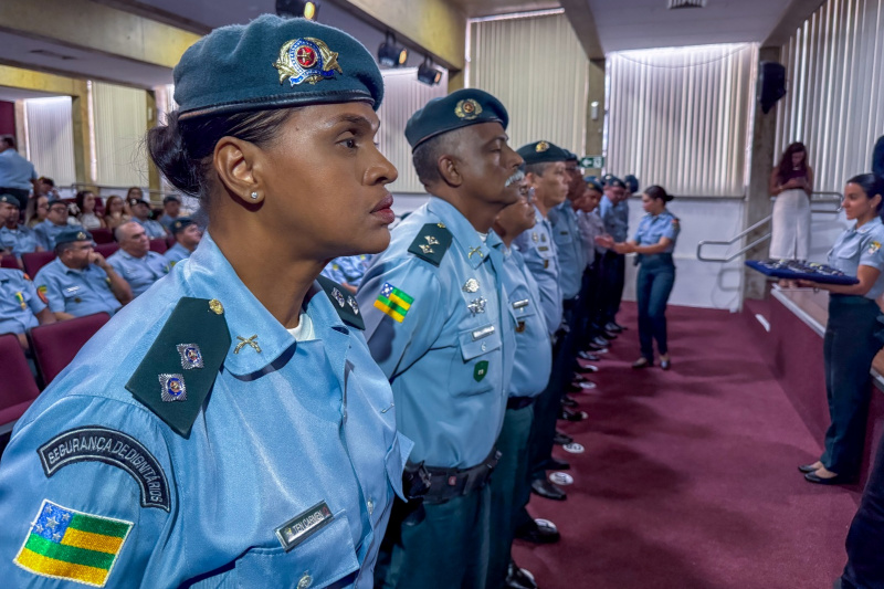 PMSE homenageia integrantes da segurança do TJSE com entrega de medalhas em Aracaju