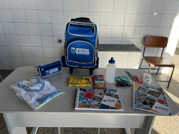 Estudantes da Escola Municipal Professora Maria Elizete Santos, em Itabaiana, recebem kit escolar 3 image