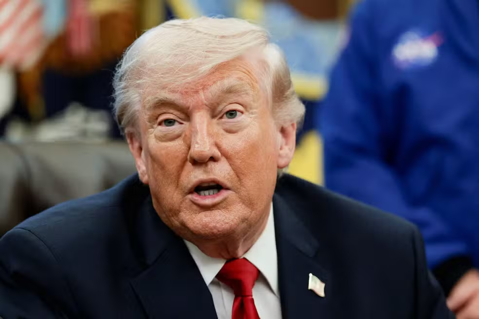 Escolta Armada: Trump anuncia que EUA guiarão navios no Estreito de Ormuz