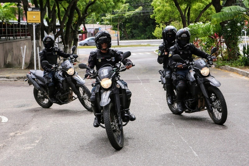 Polícia Militar prende motociclista por direção perigosa no Bairro Industrial