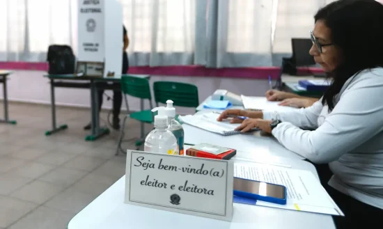 Eleitor pode se inscrever como mesário voluntário para as eleições de 2026