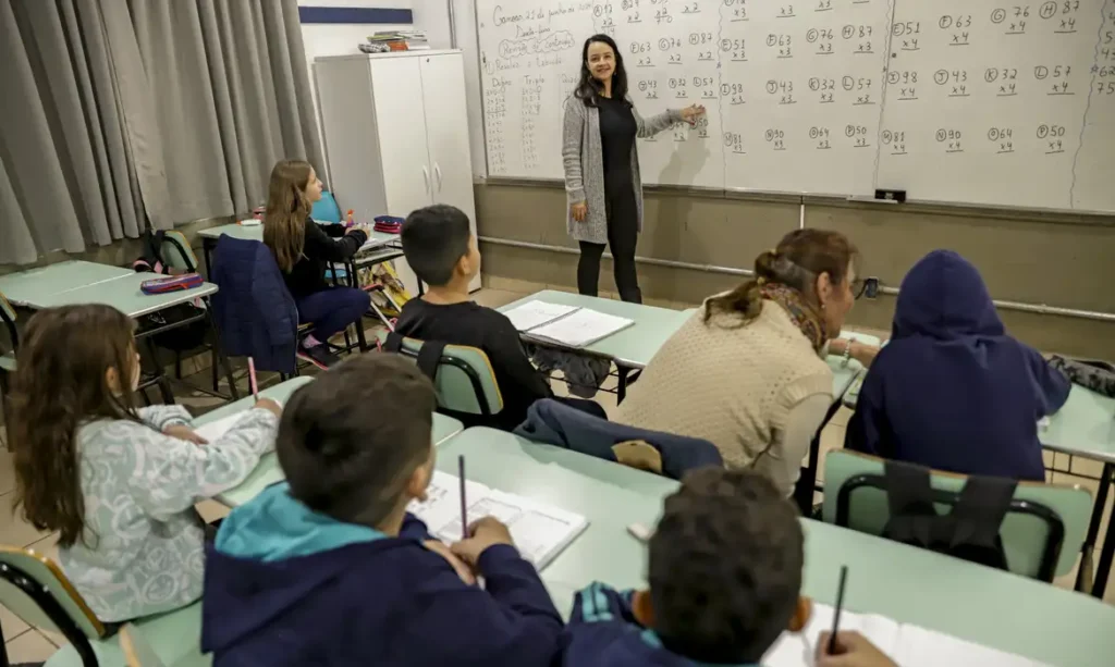 Inscrições abertas até 15 de maio para curso de formação em matemática para professores do ensino fundamental