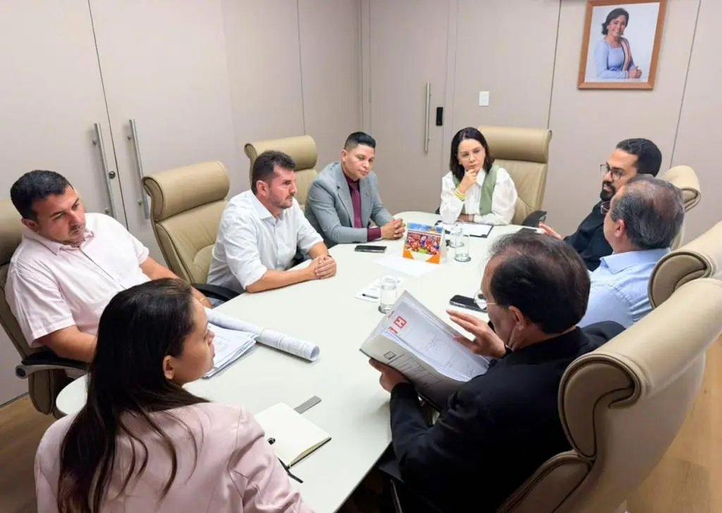 Prefeita Emília Corrêa recebe vereador Soneca e trata de demandas do bairro Olaria