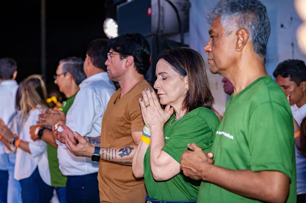 Prefeita Emília Corrêa participa da 7ª Marcha da Família na Orla da Atalaia