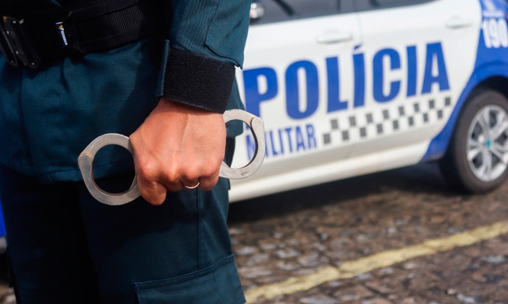 Homem é levado à delegacia após ameaçar funcionários de supermercado em Aracaju