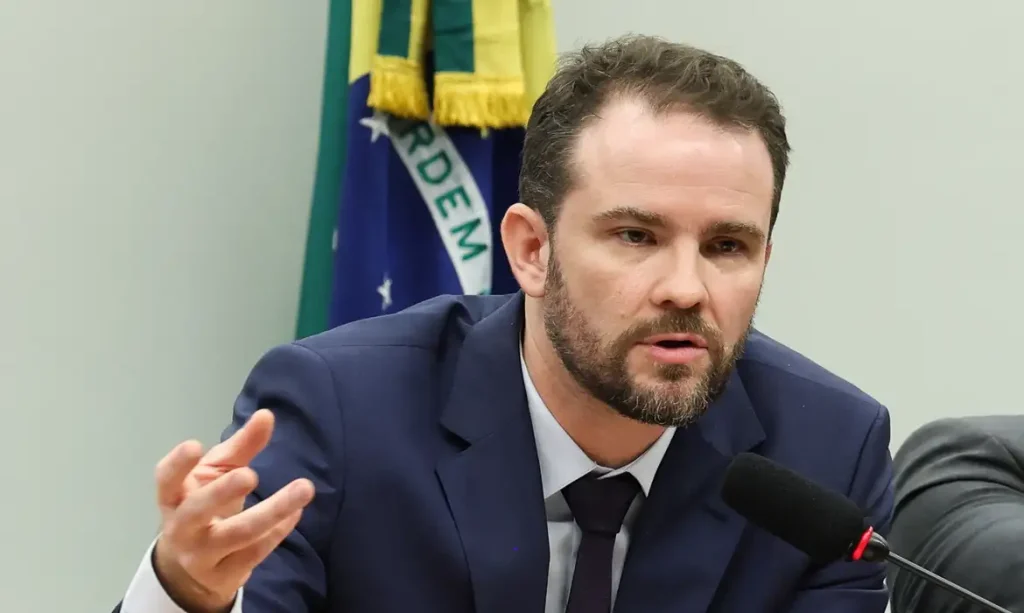 Lula pede a Durigan avaliação de impactos para empresas e bancos após decisão dos EUA